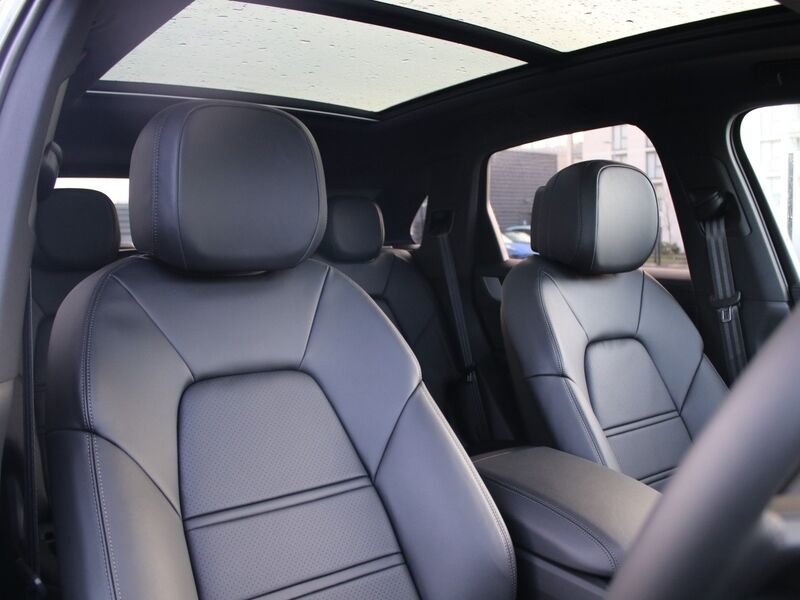 More views of Porsche Cayenne