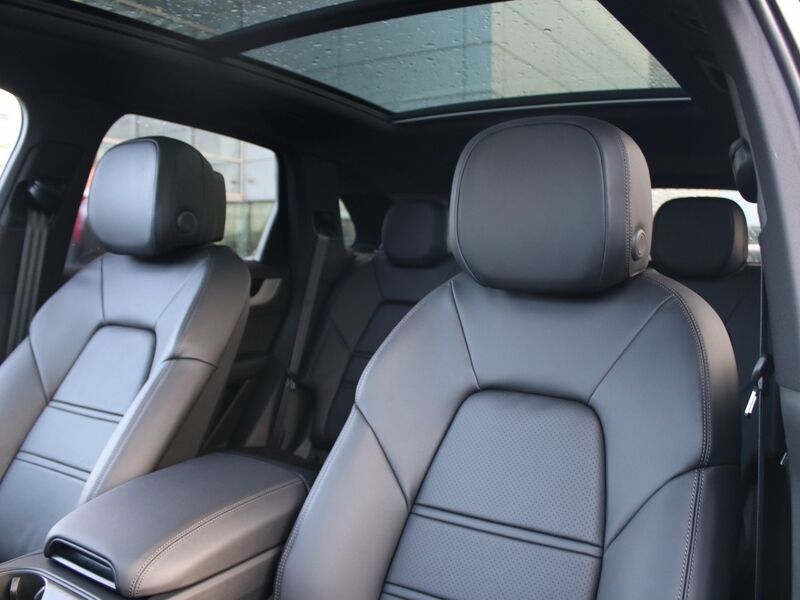 More views of Porsche Cayenne