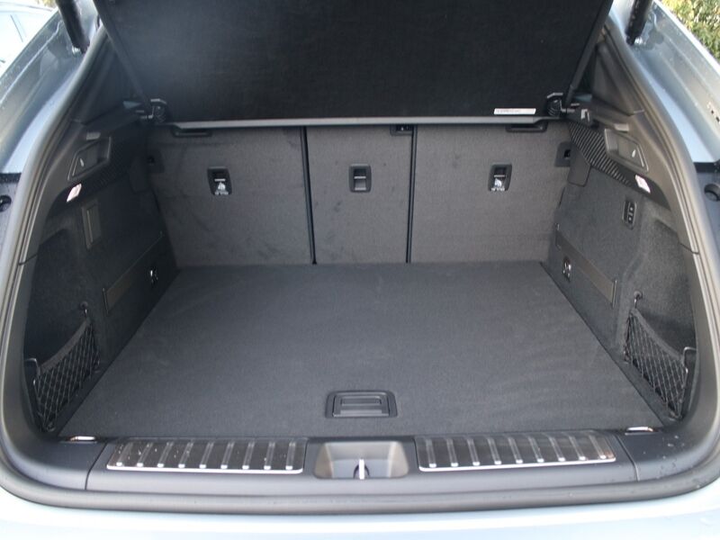 More views of Porsche Macan