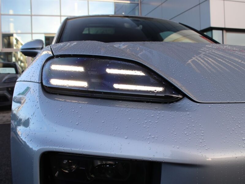 More views of Porsche Macan