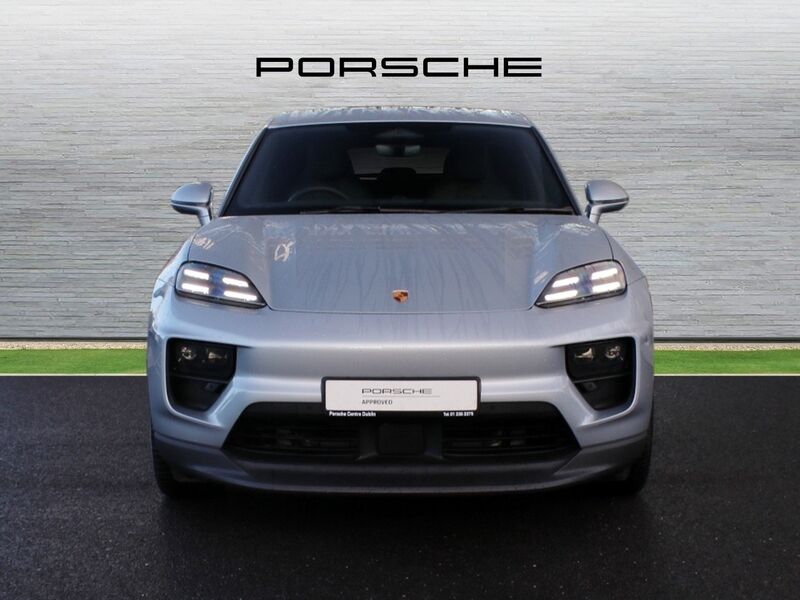 More views of Porsche Macan
