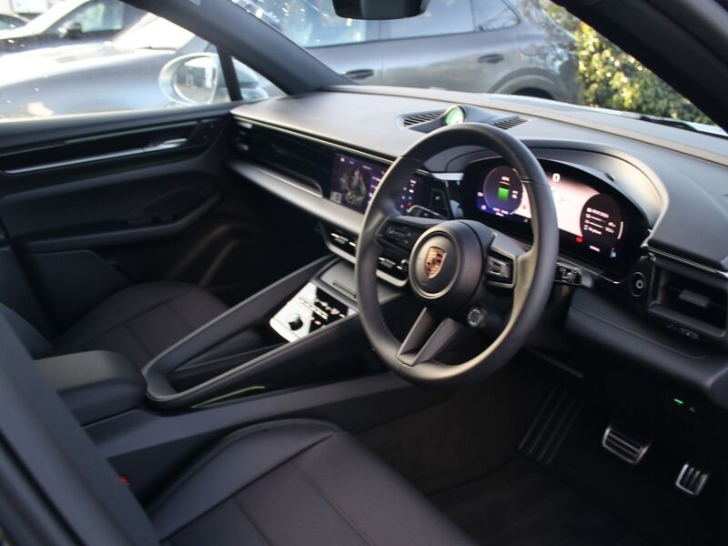 More views of Porsche Macan