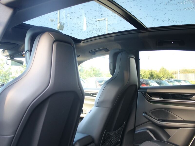 More views of Porsche Macan