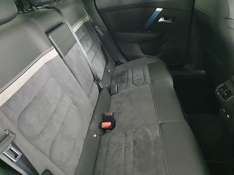 More views of Citroen e-C4 X