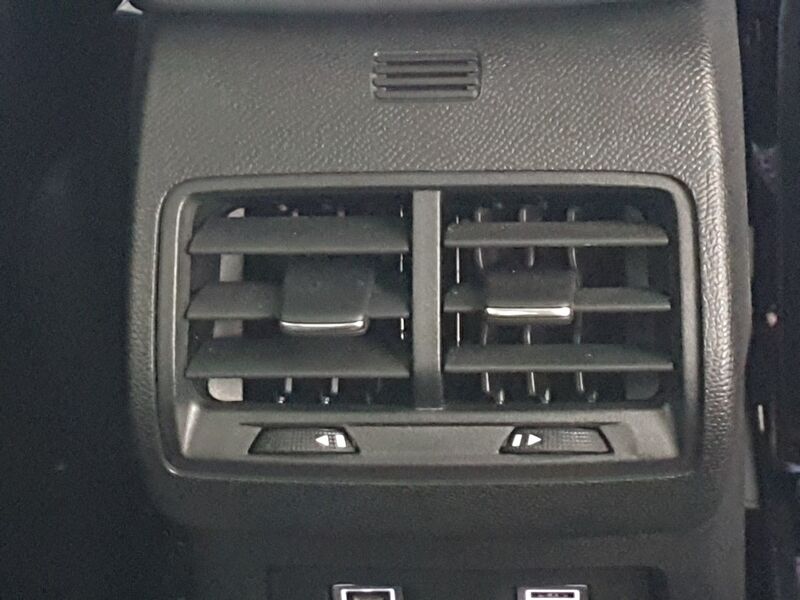 More views of Citroen e-C4 X