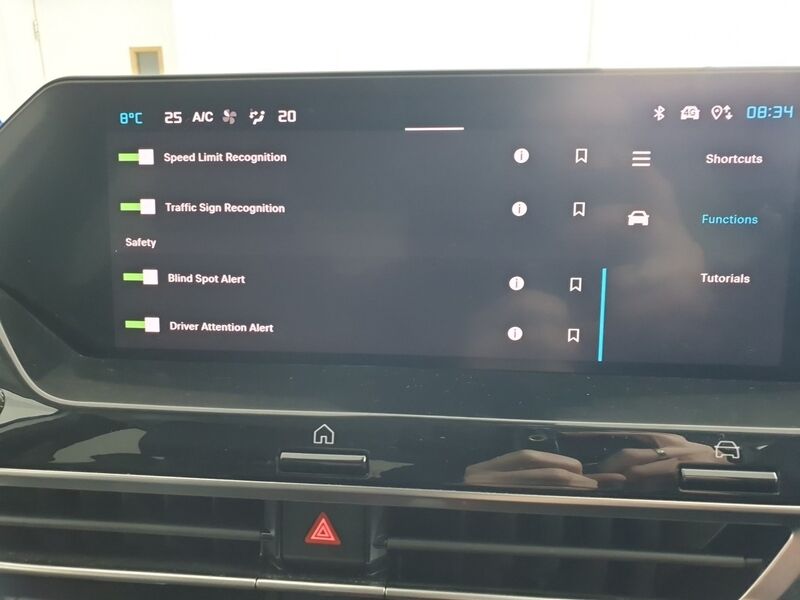 More views of Citroen e-C4 X