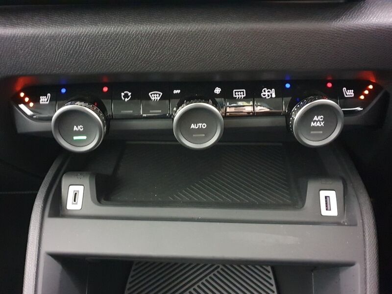 More views of Citroen e-C4 X