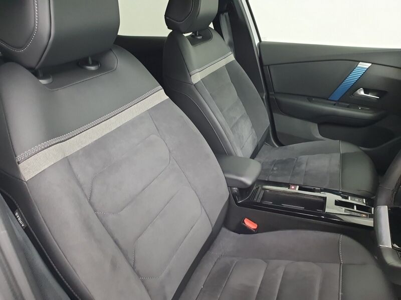 More views of Citroen e-C4 X