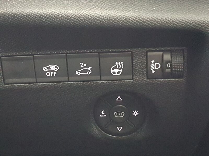 More views of Citroen e-C4 X