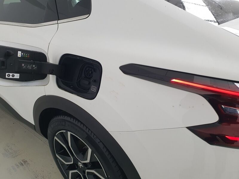 More views of Citroen e-C4 X