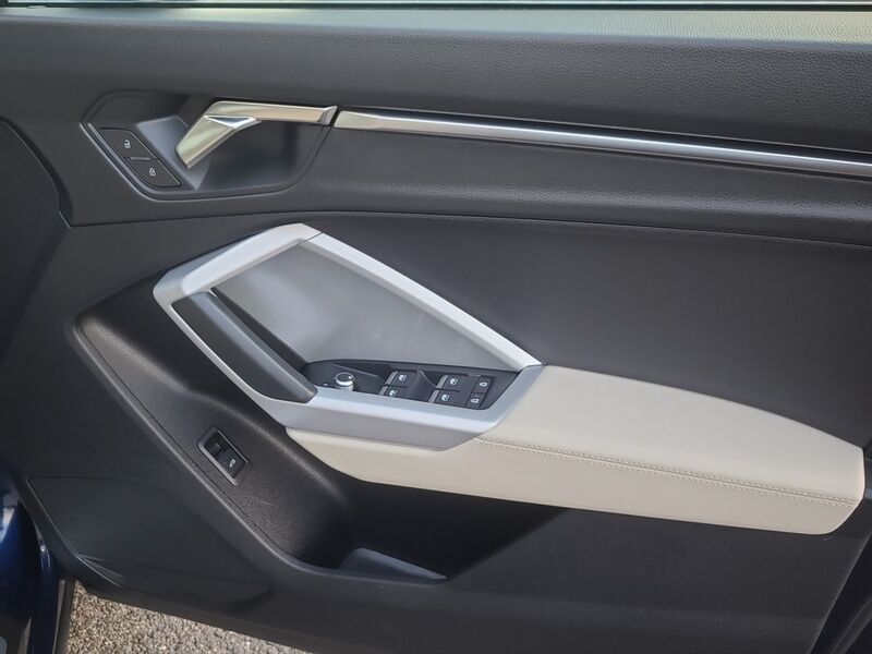 More views of Audi Q3