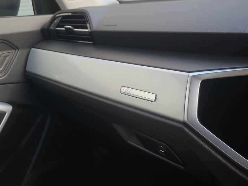 More views of Audi Q3