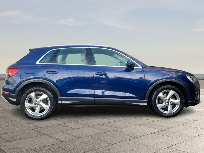 More views of Audi Q3