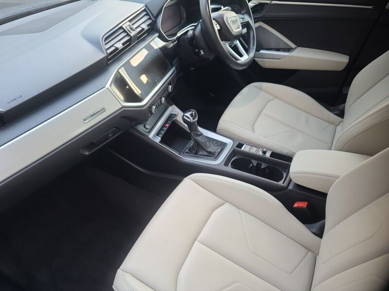 More views of Audi Q3