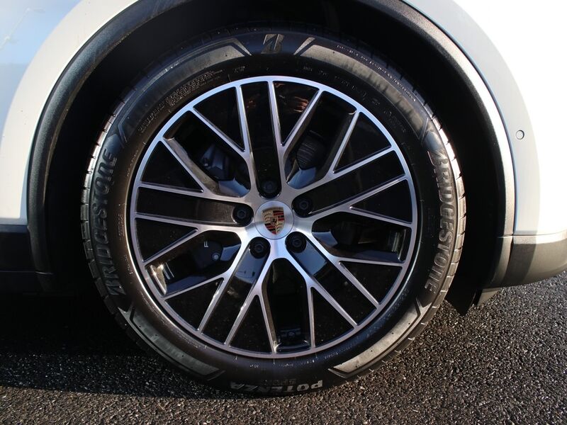 More views of Porsche Macan