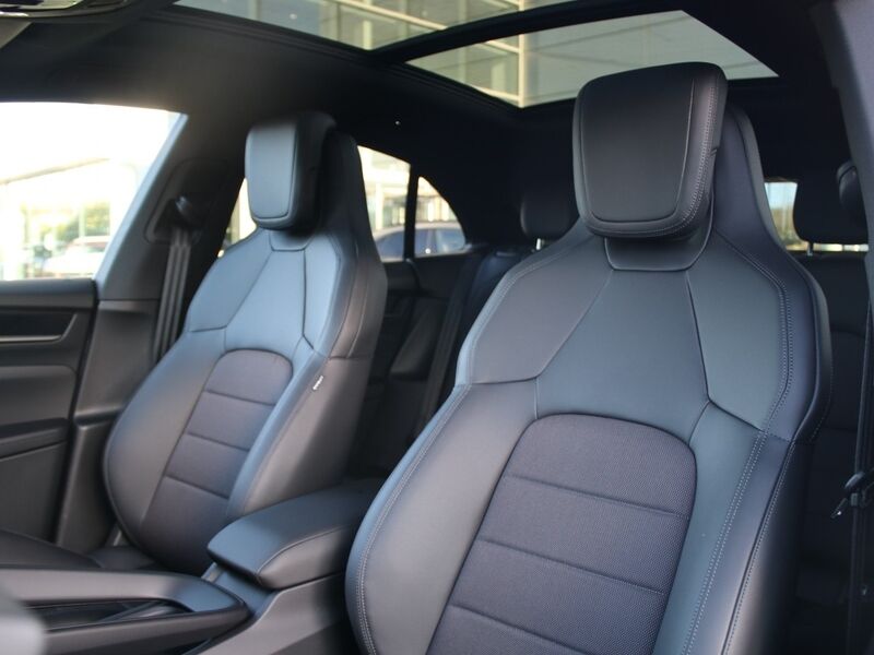 More views of Porsche Macan