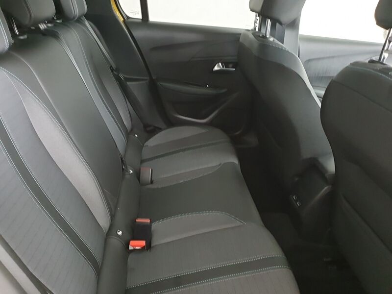 More views of Peugeot 208