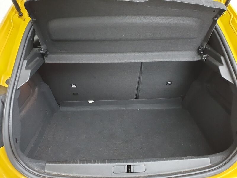 More views of Peugeot 208