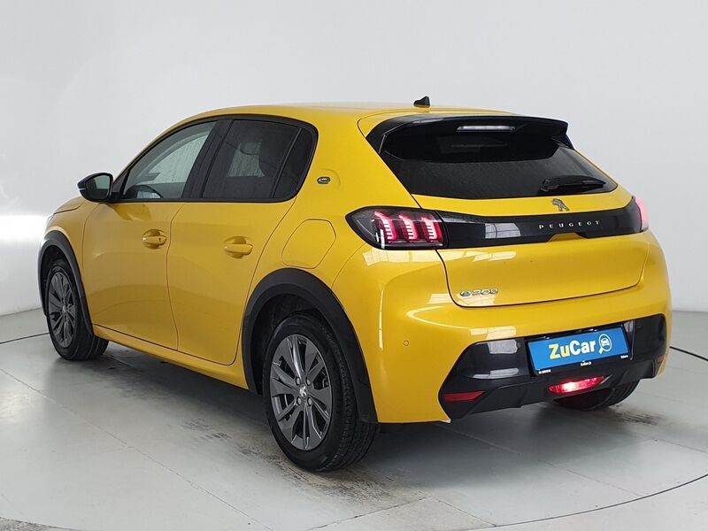 More views of Peugeot 208