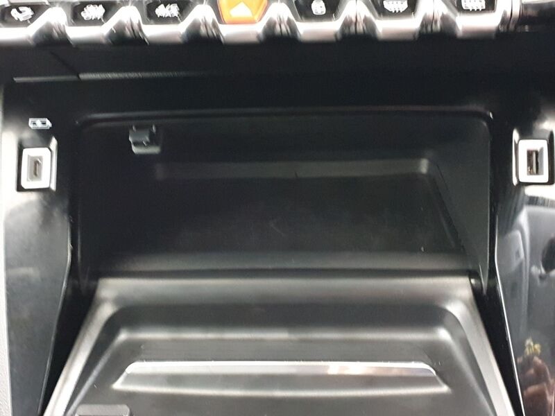 More views of Peugeot 208