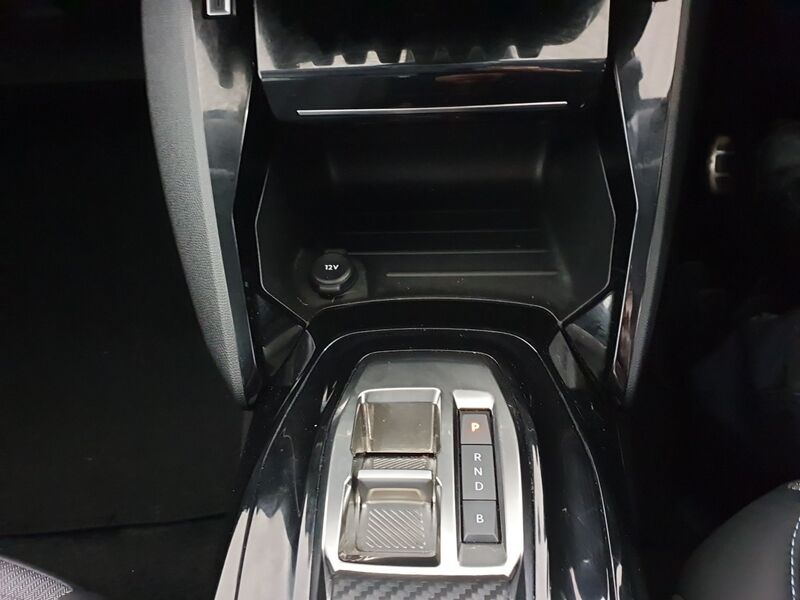 More views of Peugeot 208