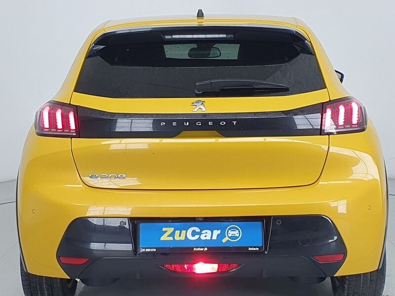 More views of Peugeot 208