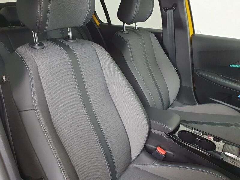 More views of Peugeot 208