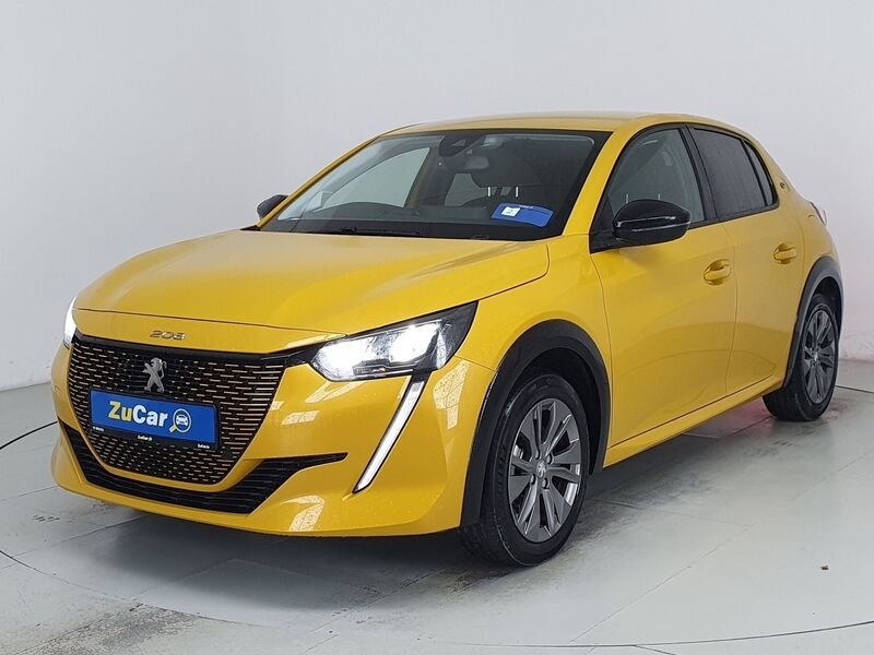 More views of Peugeot 208