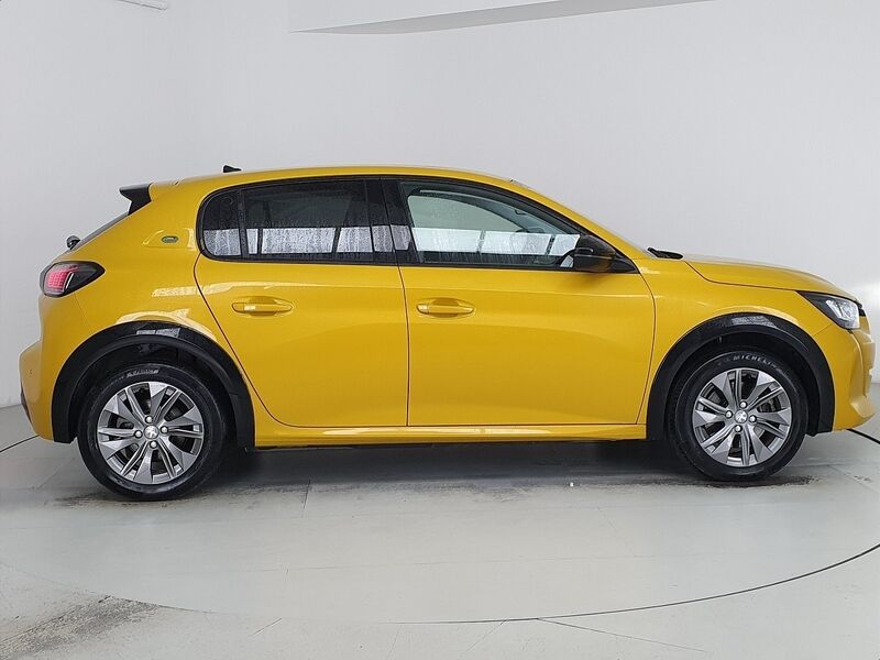 More views of Peugeot 208