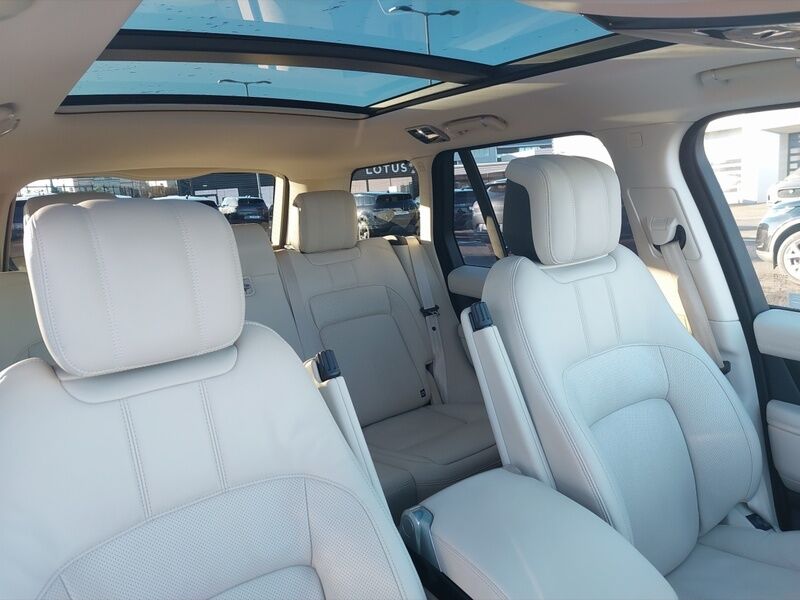 More views of Land Rover Range Rover