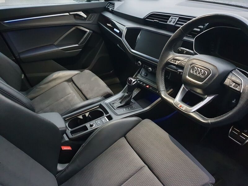 More views of Audi Q3