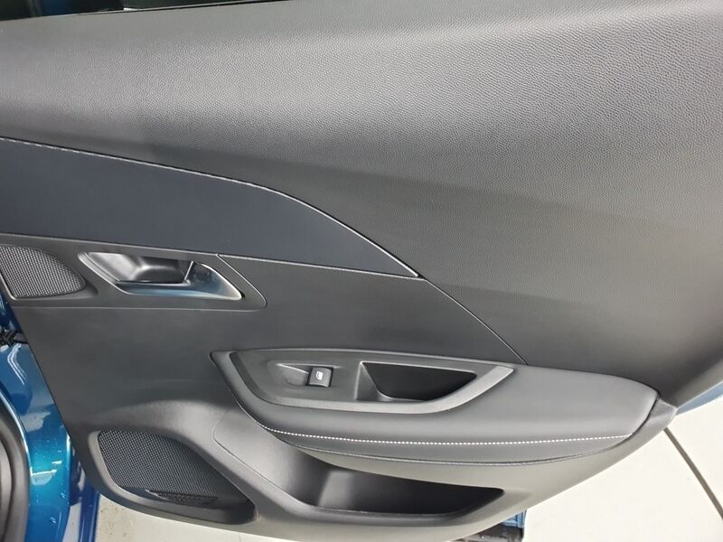 More views of Peugeot 2008