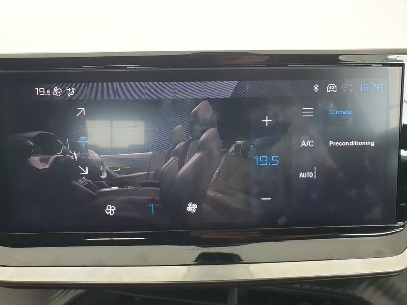 More views of Peugeot 2008