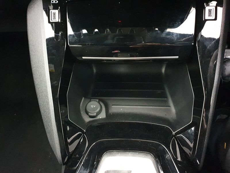 More views of Peugeot 2008