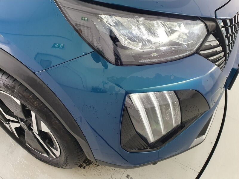 More views of Peugeot 2008