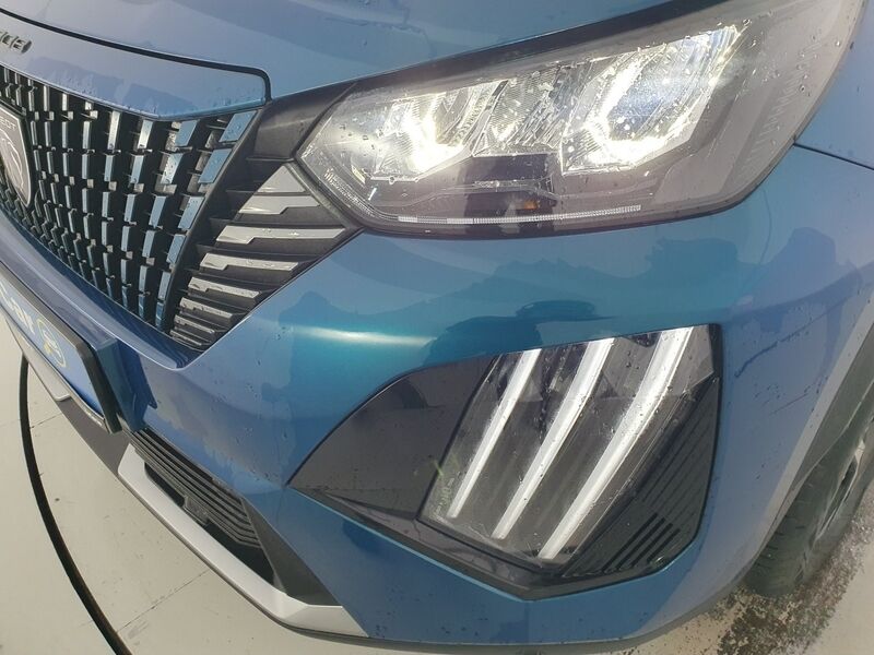 More views of Peugeot 2008