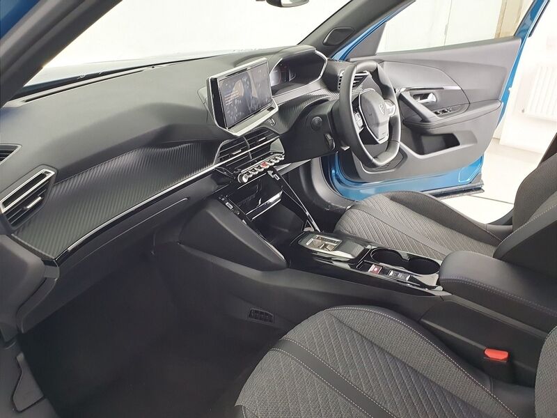 More views of Peugeot 2008