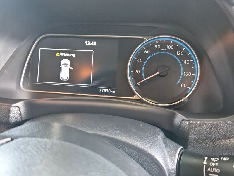 More views of Nissan Leaf