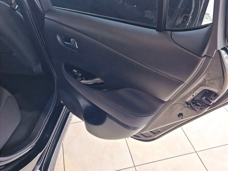 More views of Nissan Leaf