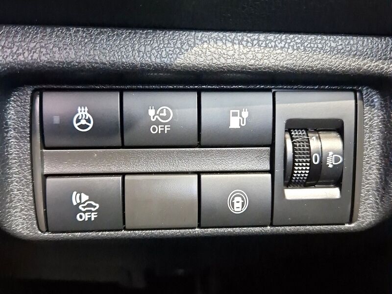 More views of Nissan Leaf