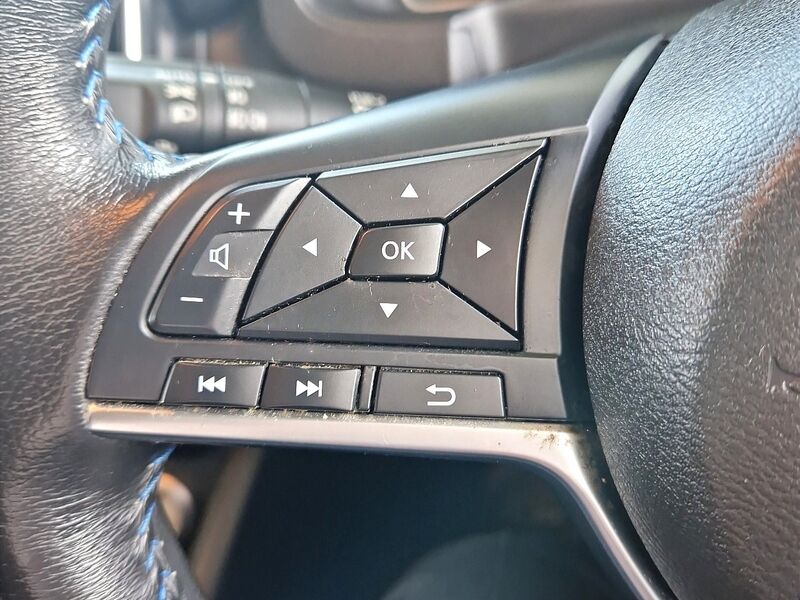 More views of Nissan Leaf