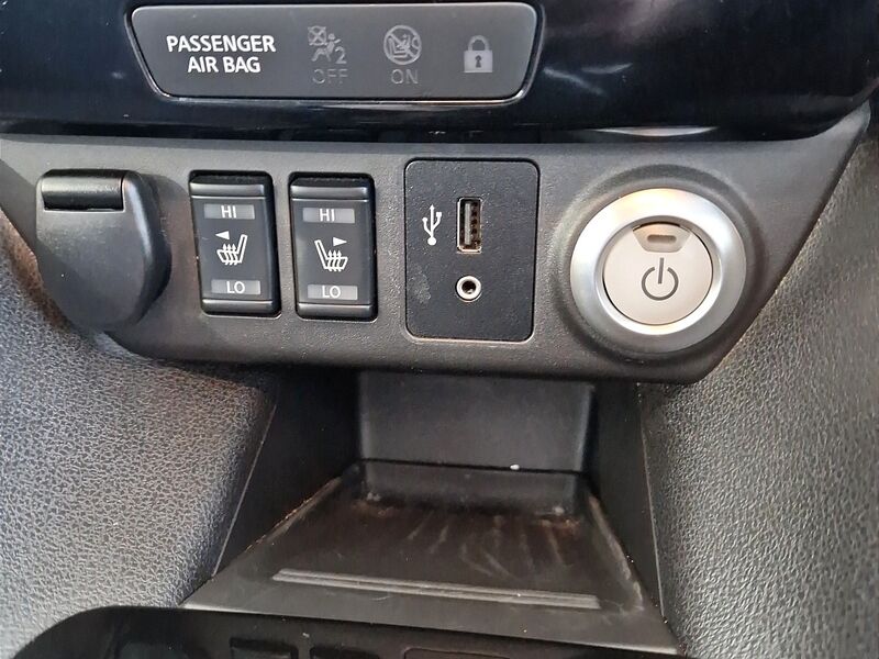 More views of Nissan Leaf