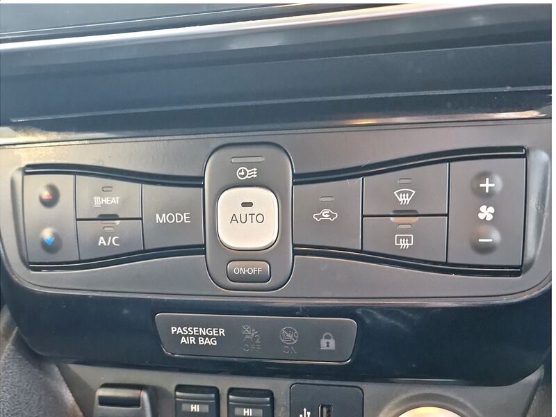 More views of Nissan Leaf