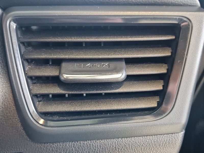 More views of Nissan Leaf