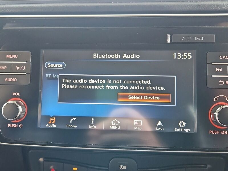 More views of Nissan Leaf