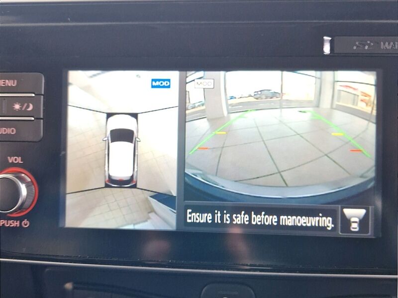 More views of Nissan Leaf