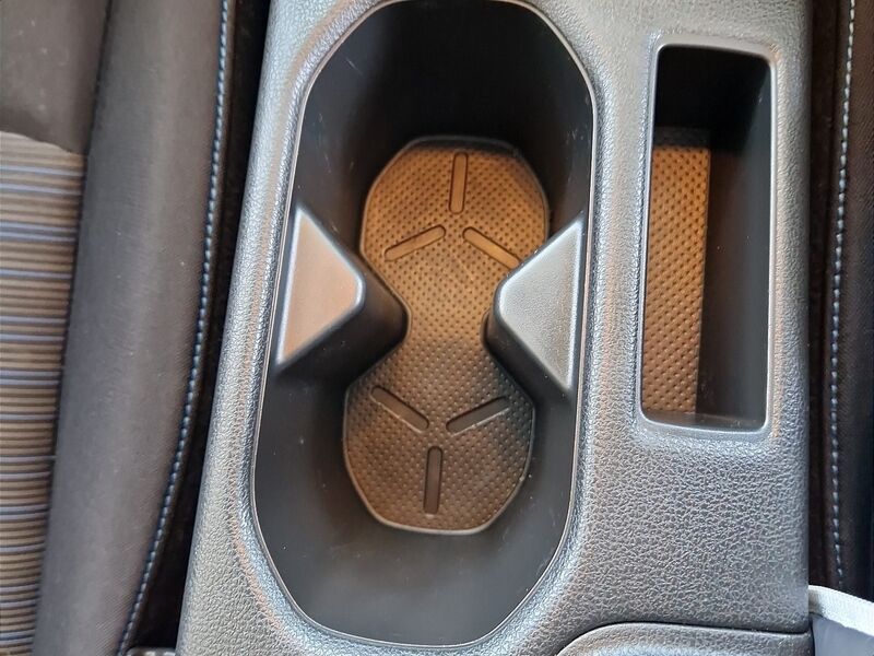 More views of Nissan Leaf