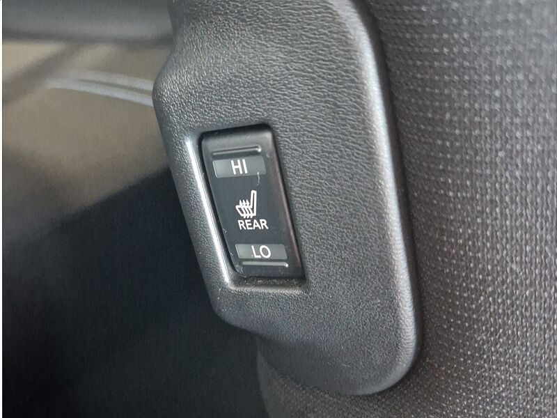 More views of Nissan Leaf