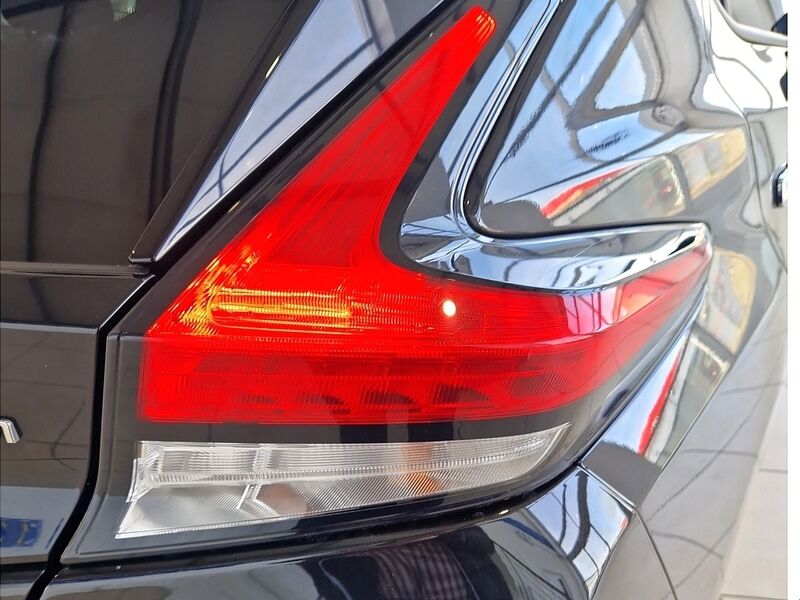 More views of Nissan Leaf