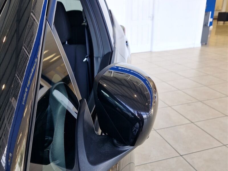 More views of Nissan Leaf